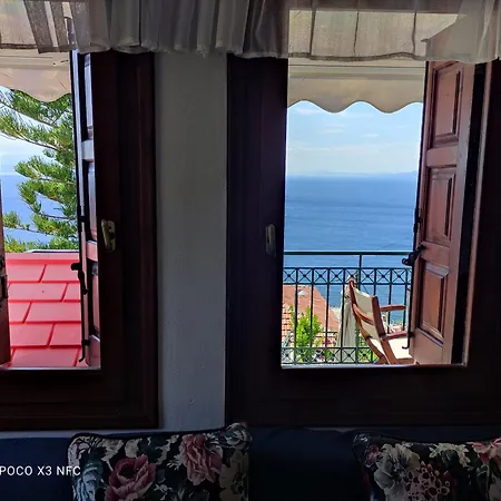 Mesonisi Maisonette * أفيسوس