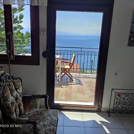 Mesonisi Maisonette