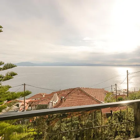 بيت للعطل Mesonisi Maisonette أفيسوس