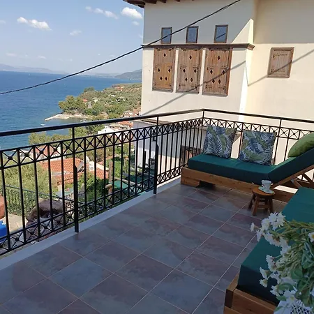 Mesonisi Maisonette