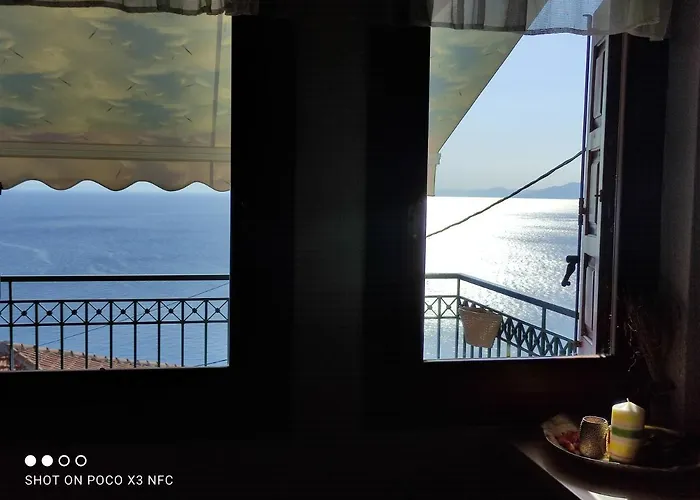 Mesonisi Maisonette بيت للعطل