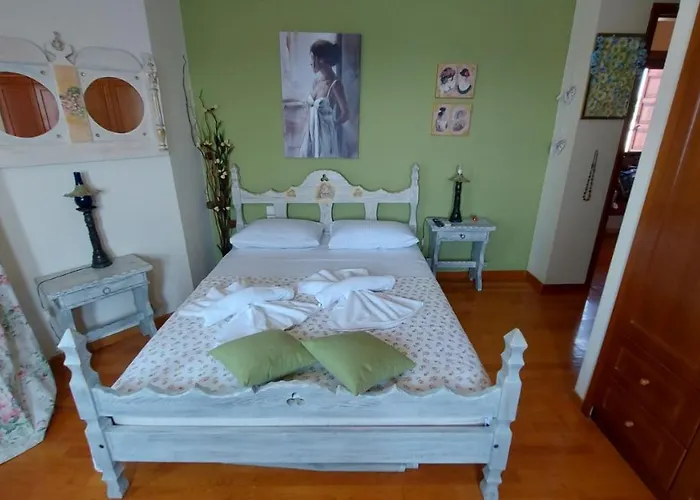 Mesonisi Maisonette أفيسوس