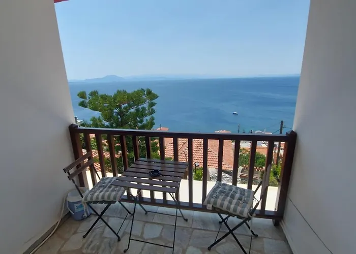 Mesonisi Maisonette بيت للعطل