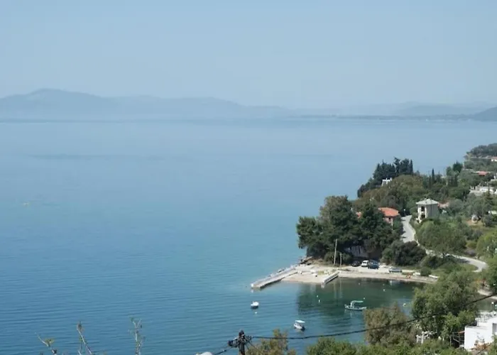 Mesonisi Maisonette بيت للعطل