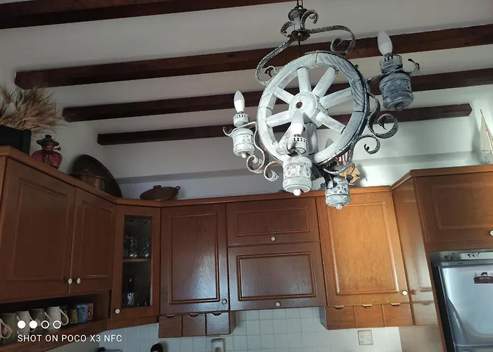 Mesonisi Maisonette أفيسوس