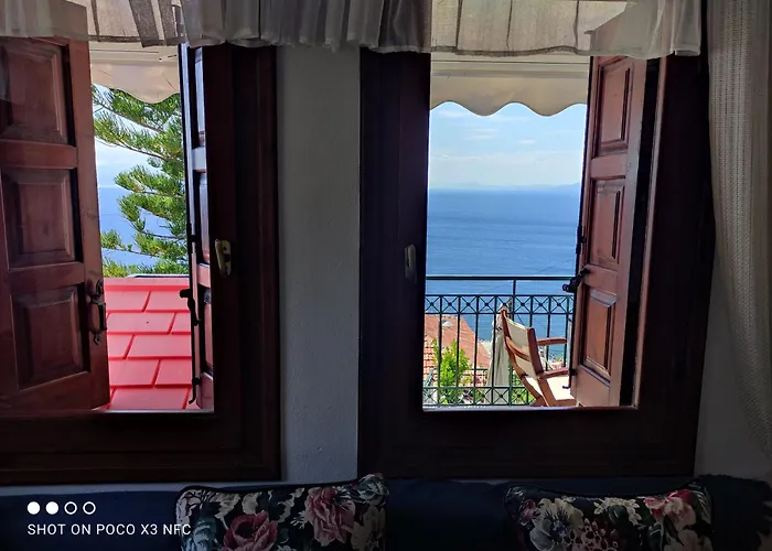 Mesonisi Maisonette * أفيسوس