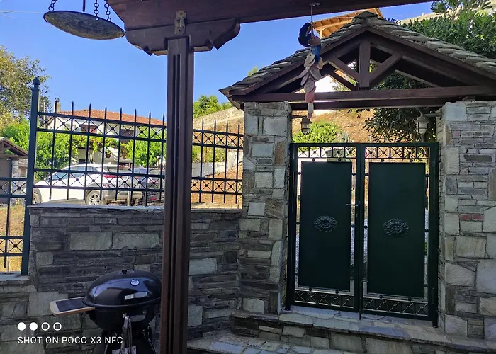 بيت للعطل Mesonisi Maisonette أفيسوس