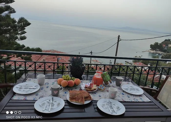 Mesonisi Maisonette بيت للعطل