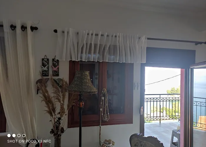 Mesonisi Maisonette بيت للعطل