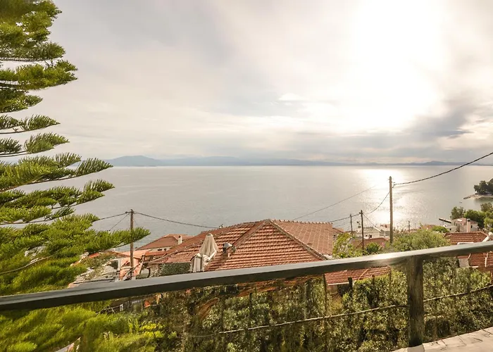 بيت للعطل Mesonisi Maisonette أفيسوس