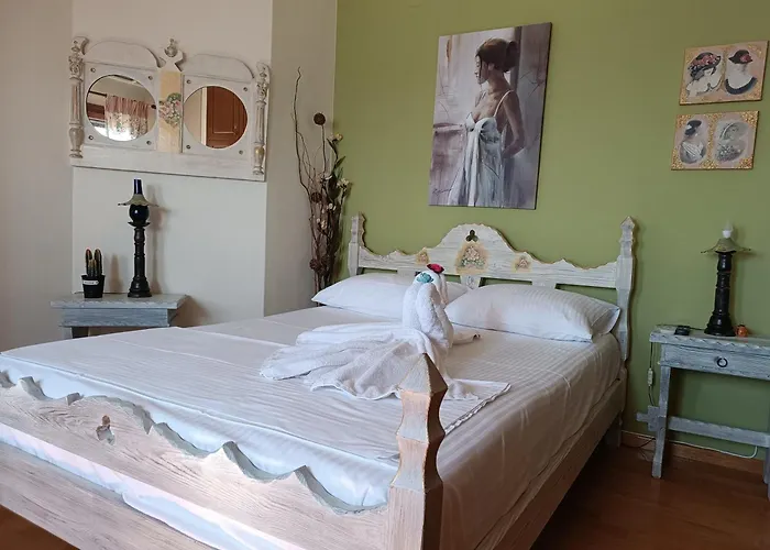 Mesonisi Maisonette * أفيسوس