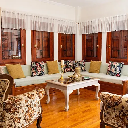 Mesonisi Maisonette *