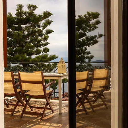 Дом отдыха Mesonisi Maisonette *